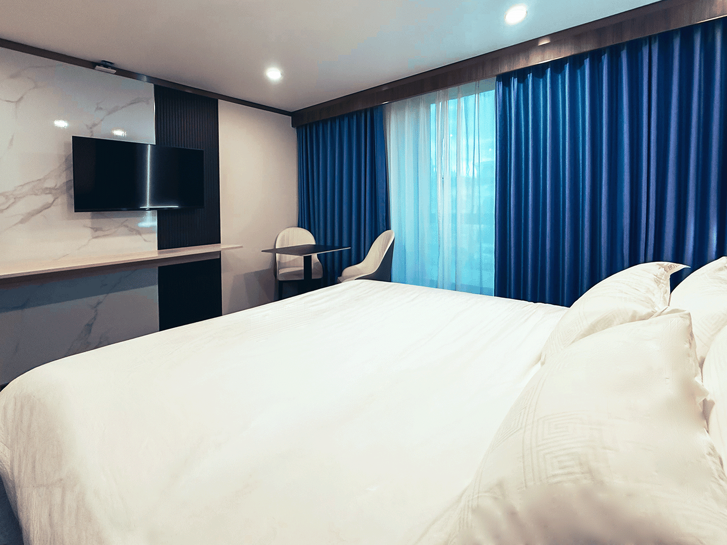 SilvertoneHotel_DeluxeRoom6
