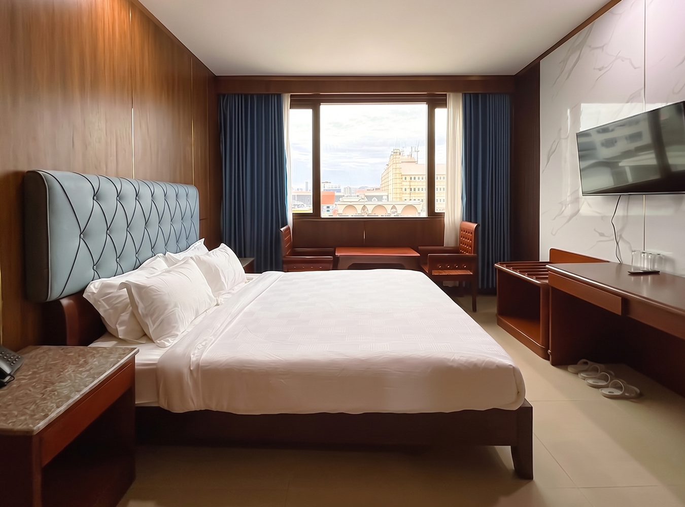 Superior Room Side View SIlvertone Hotel