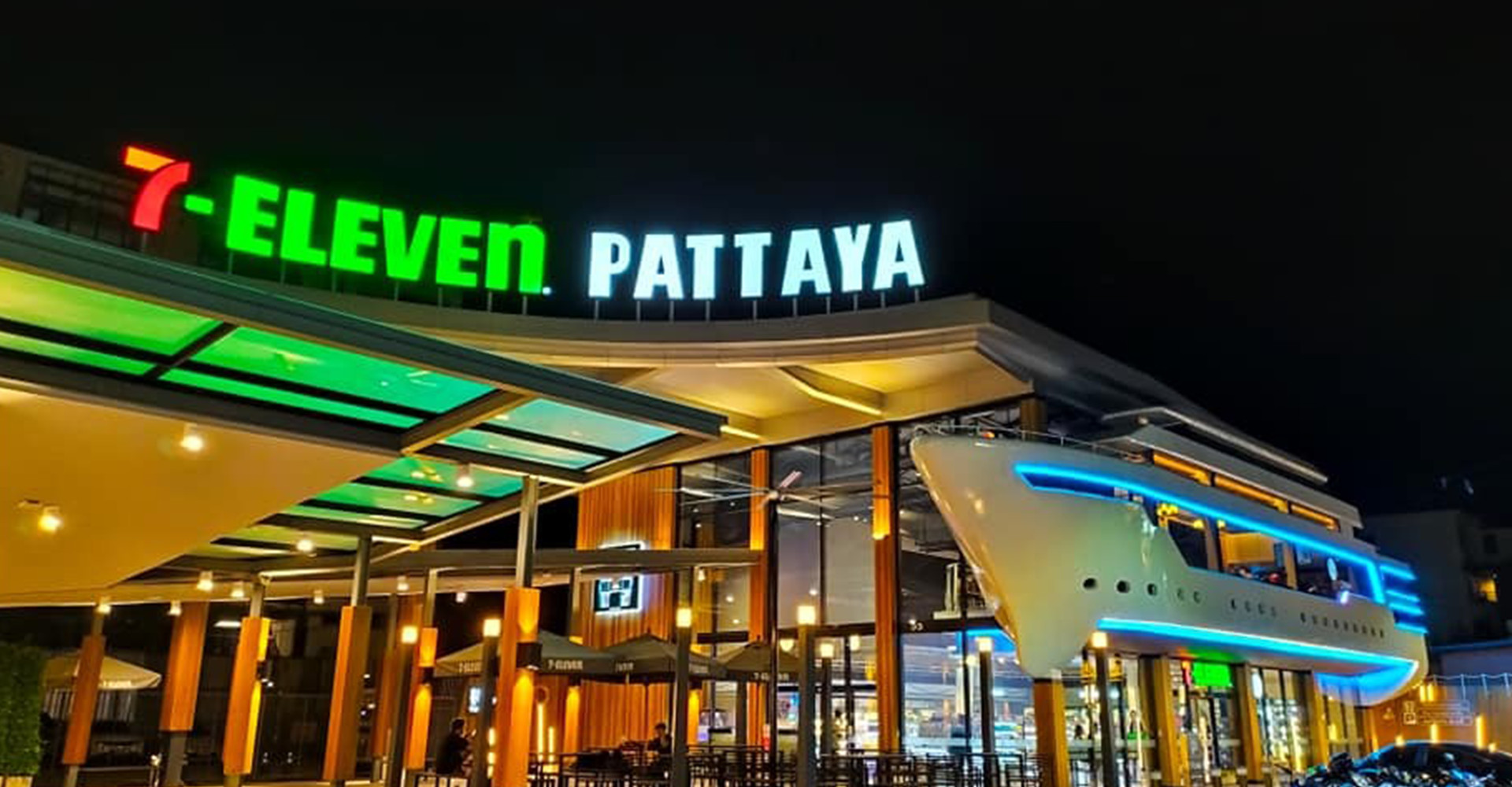 Thailand’s-Biggest-7-11-In-Pattaya-Has-2-Levels-Looks-Like-A-Giant-Cruise-Ship-1